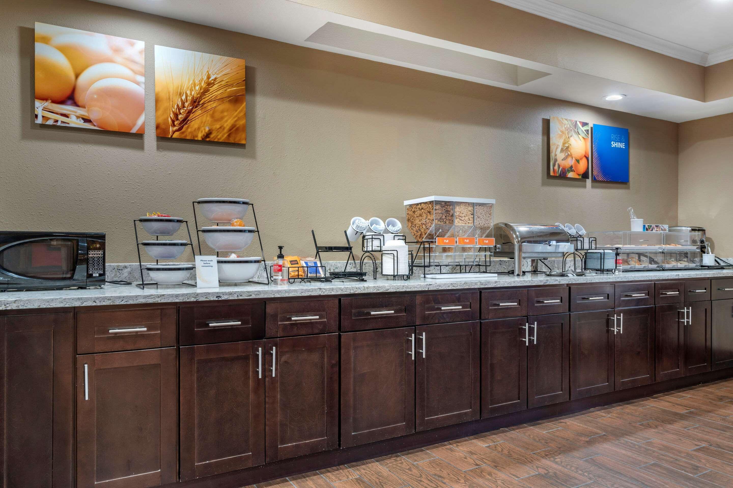 Comfort Inn & Suites Sacramento - University Area Exteriér fotografie