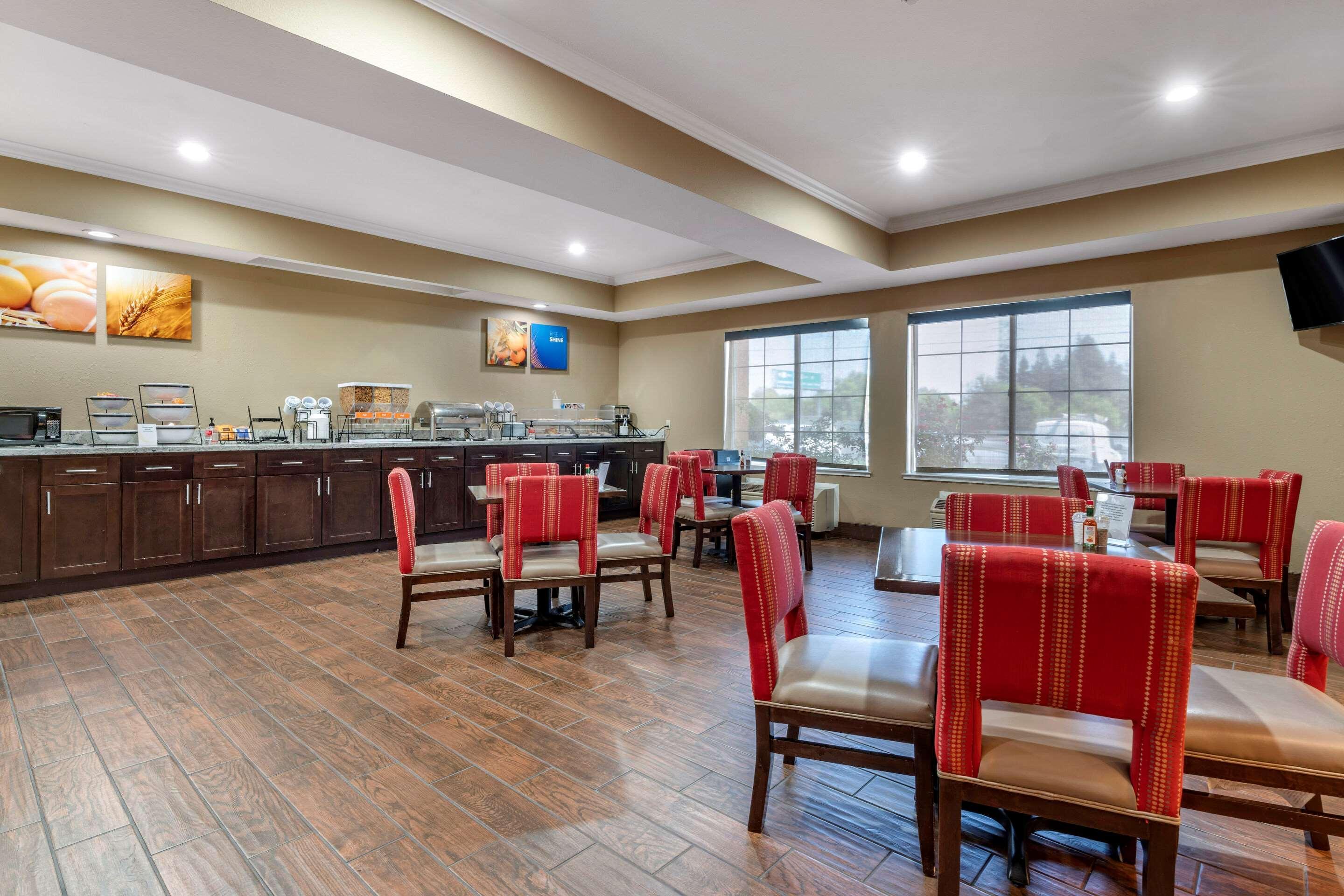 Comfort Inn & Suites Sacramento - University Area Exteriér fotografie