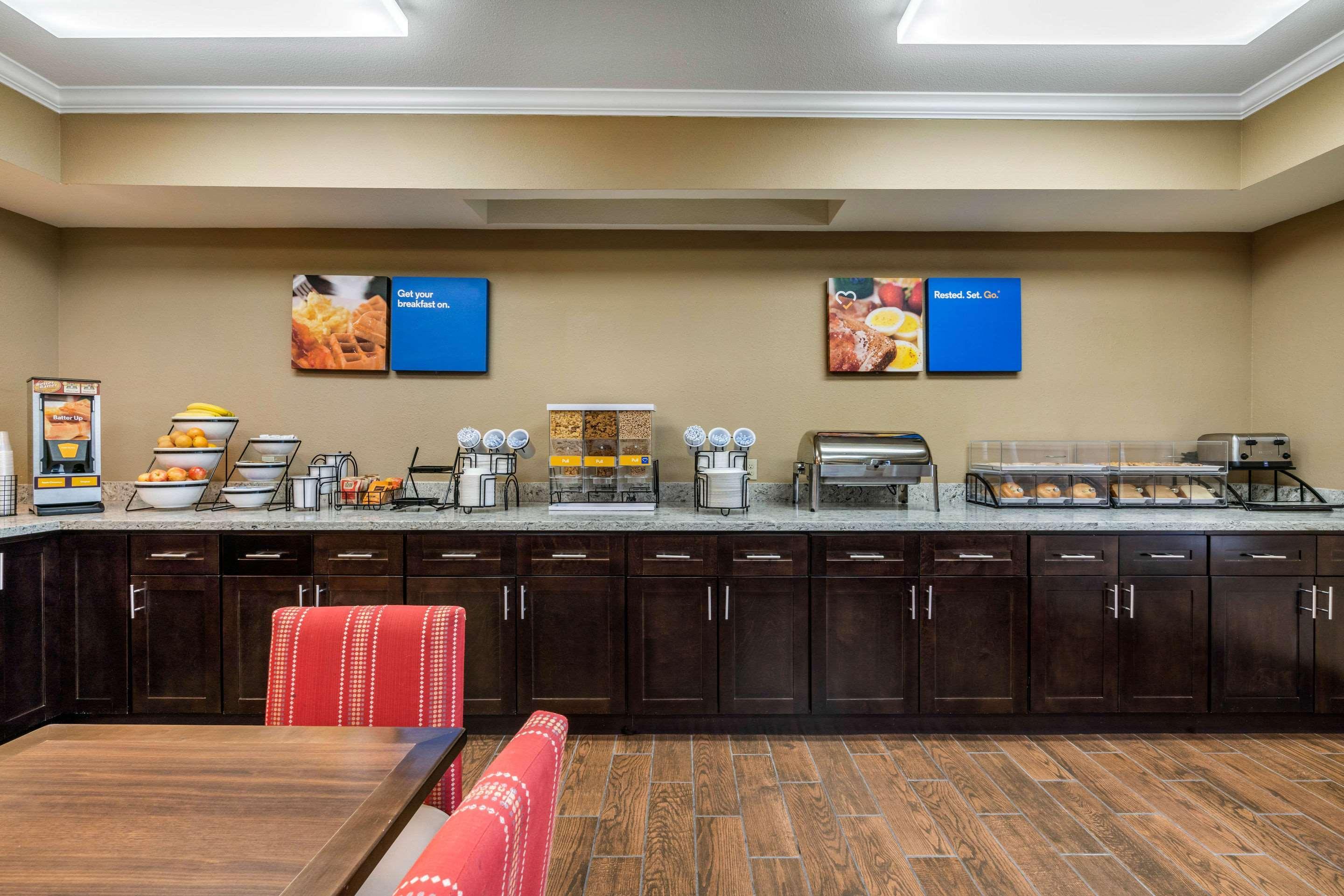 Comfort Inn & Suites Sacramento - University Area Exteriér fotografie