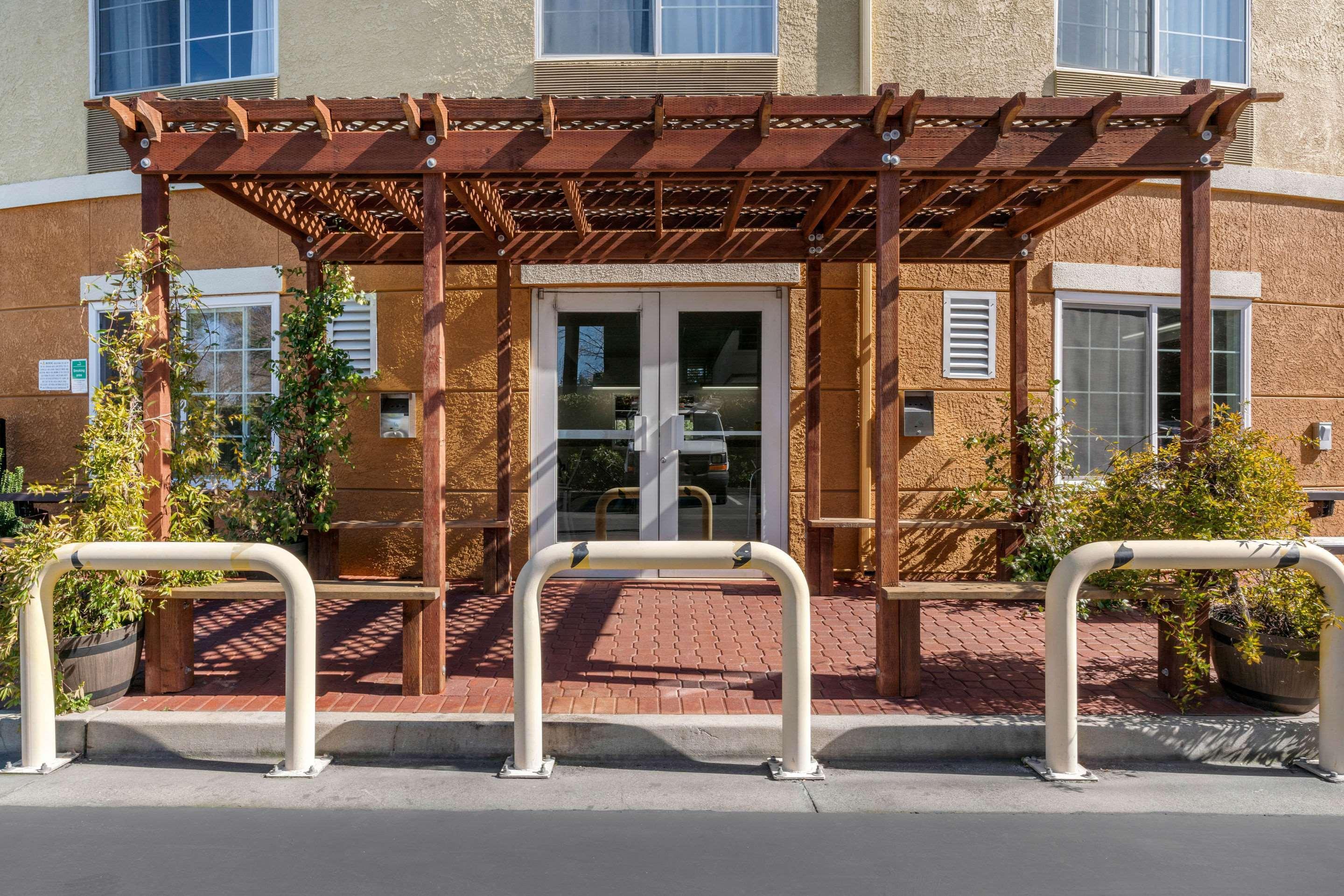 Comfort Inn & Suites Sacramento - University Area Exteriér fotografie