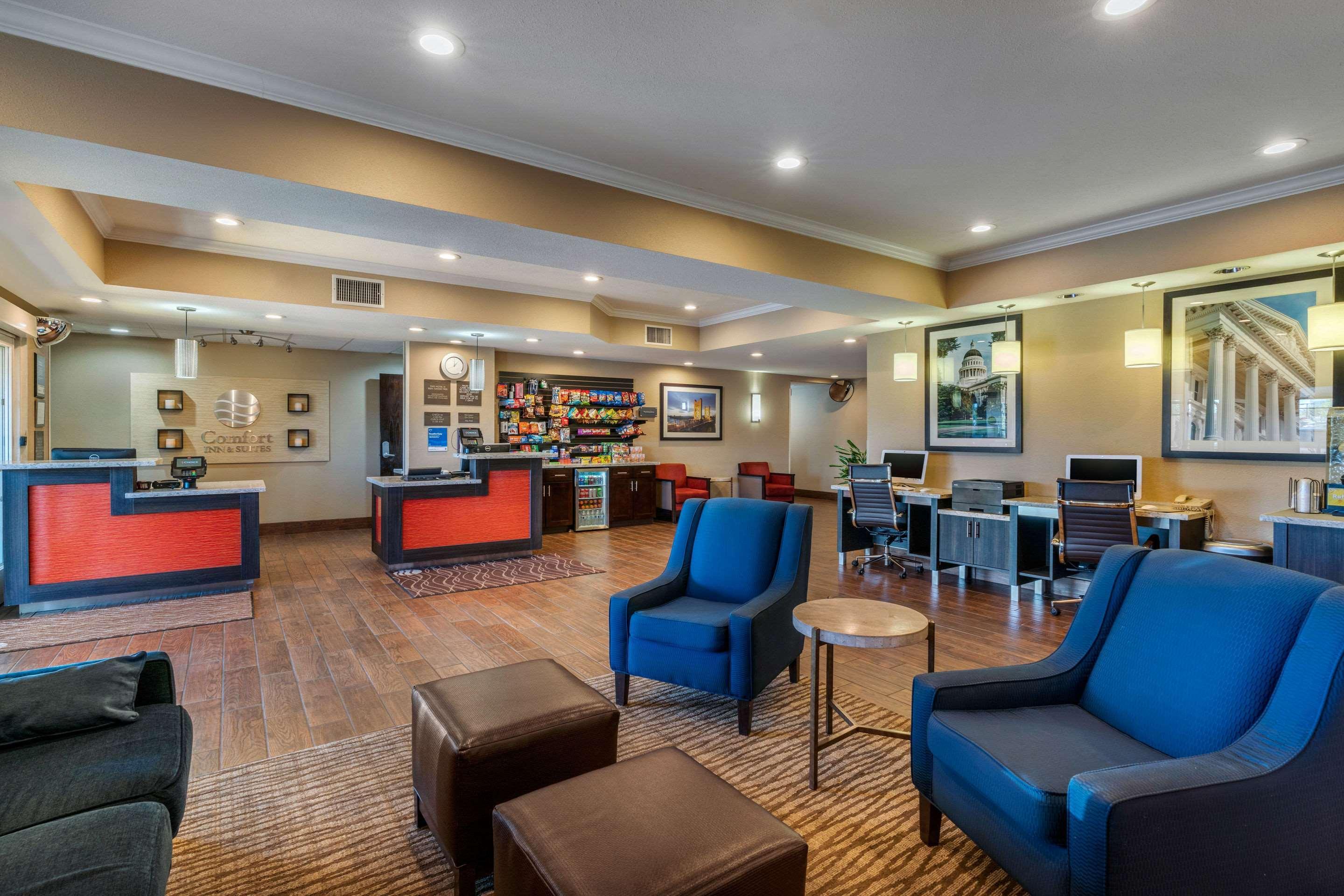 Comfort Inn & Suites Sacramento - University Area Exteriér fotografie