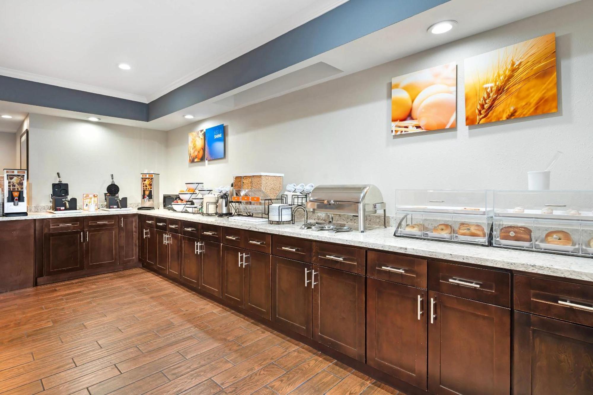 Comfort Inn & Suites Sacramento - University Area Exteriér fotografie