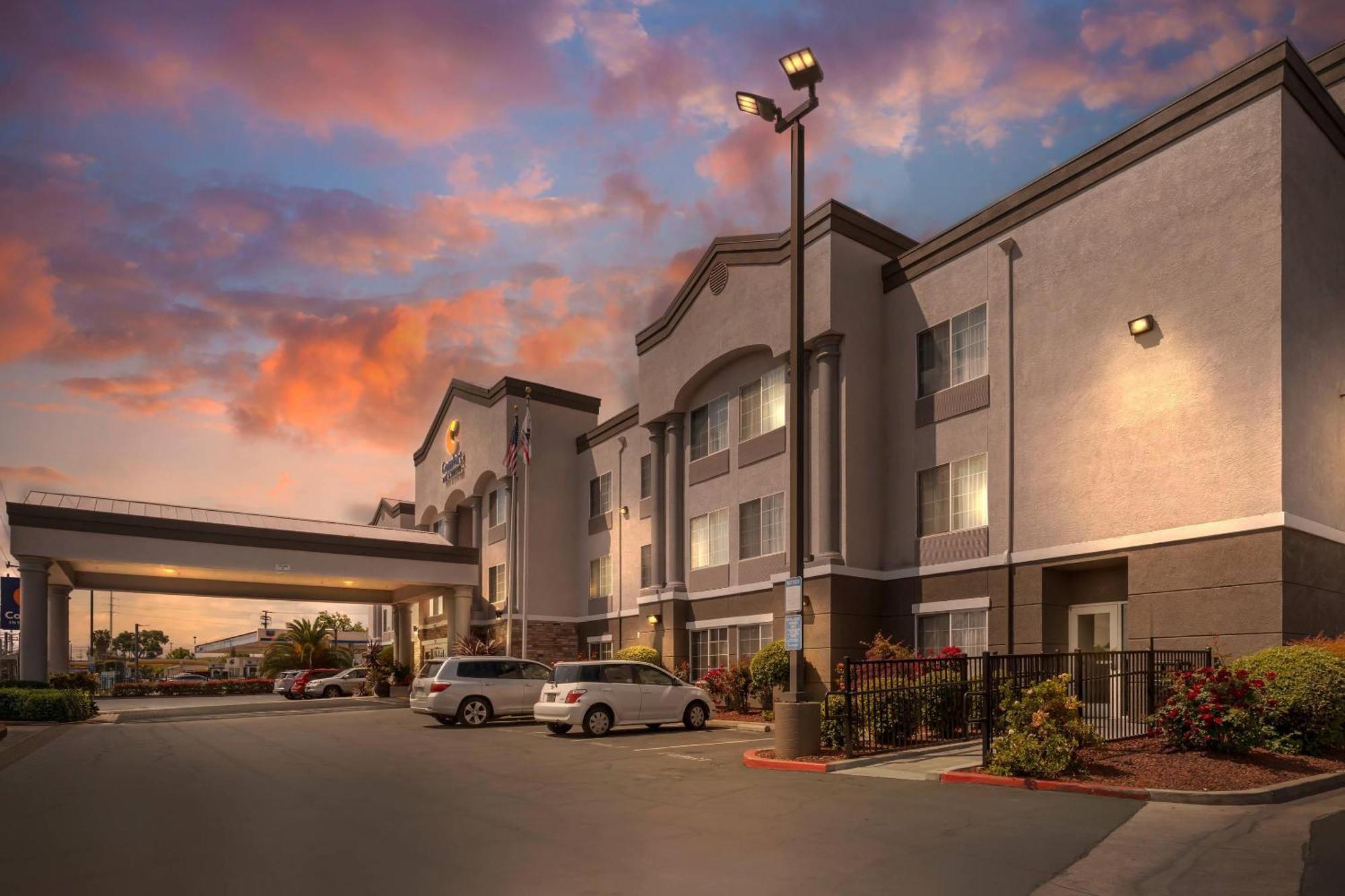 Comfort Inn & Suites Sacramento - University Area Exteriér fotografie